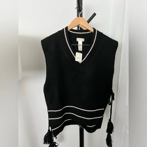 NWT FREE PEOPLE All Star Stripe Poncho In Black MSRP $68 - Picture 8 of 12